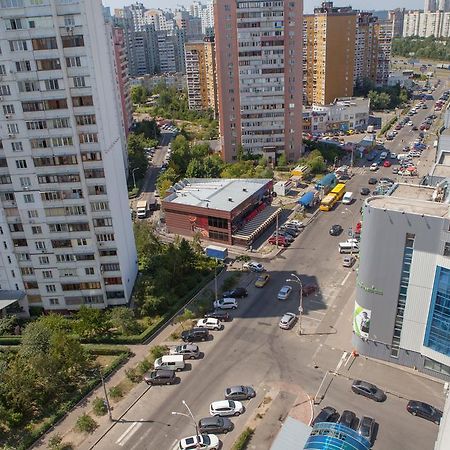 Apartment In 2 Min From Poznyaky Metro Station 基輔 外观 照片