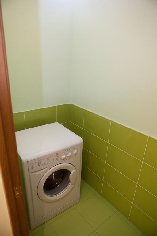Apartment In 2 Min From Poznyaky Metro Station 基輔 外观 照片