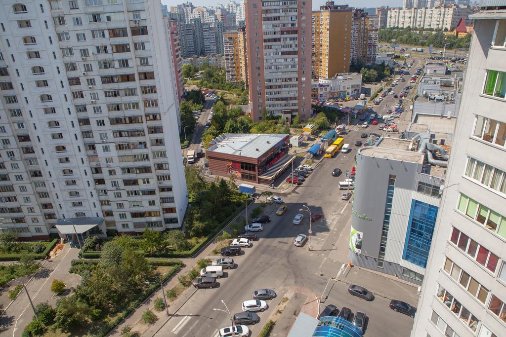 Apartment In 2 Min From Poznyaky Metro Station 基輔 外观 照片