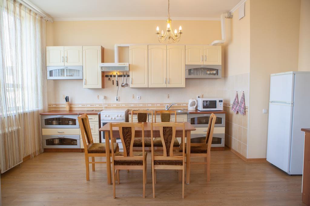 Apartment In 2 Min From Poznyaky Metro Station 基輔 外观 照片