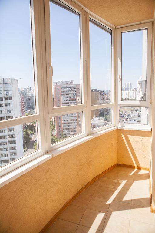 Apartment In 2 Min From Poznyaky Metro Station 基輔 外观 照片