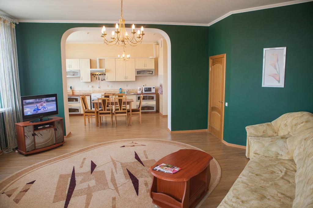 Apartment In 2 Min From Poznyaky Metro Station 基輔 外观 照片