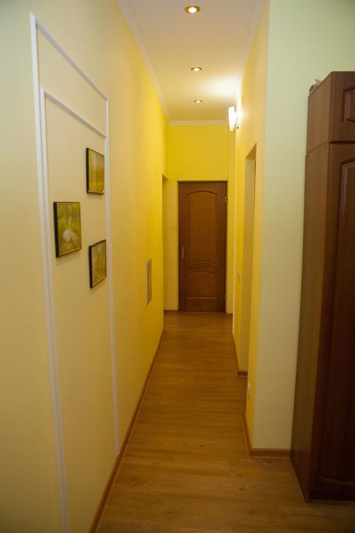 Apartment In 2 Min From Poznyaky Metro Station 基輔 外观 照片