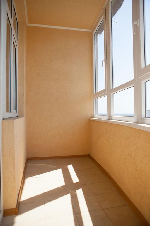 Apartment In 2 Min From Poznyaky Metro Station 基輔 外观 照片